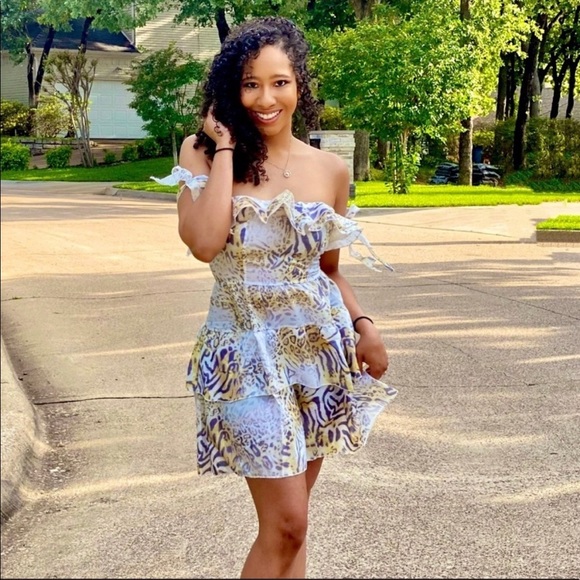 Off Shoulders Flirty Mini Dress - Picture 3 of 6